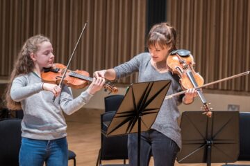 Nicola Benedetti teaching a student.
